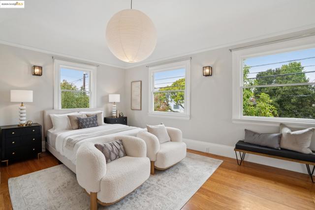 1042 Santa Clara Ave, Alameda CA: https://media.crmls.org/mediaz/9f4ee7b4-5bcb-40d1-a9b9-d8504c7adfae.jpg
