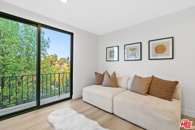 5132 Escobedo Drive, Woodland Hills CA: https://media.crmls.org/mediaz/9f4f03f0-509b-4c3c-8caa-9856566cbe2c.jpg