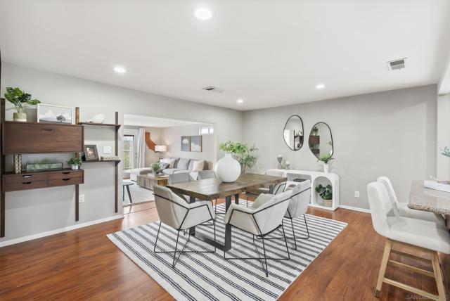 310 Bluff Wy, Oceanside CA: https://media.crmls.org/mediaz/9f4f2d63-9be0-451d-a2ef-6c1045af30b7.jpg