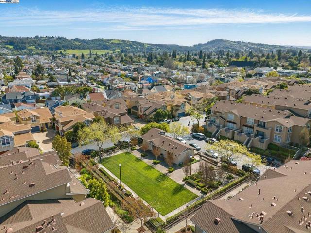 1586 Tucker St, Oakland CA: https://media.crmls.org/mediaz/9f4f5551-d79a-4b24-b492-422e1615fd0a.jpg