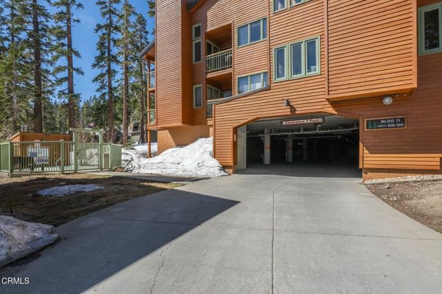 435 Lakeview Boulevard, Mammoth Lakes CA: https://media.crmls.org/mediaz/9f4fe39e-c213-4475-bd10-f8d0019bf823.jpg