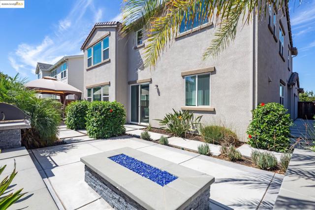 270 Guthrie Lane, Brentwood CA: https://media.crmls.org/mediaz/9f5002ca-1b31-481f-81e7-d443fc17ea50.jpg