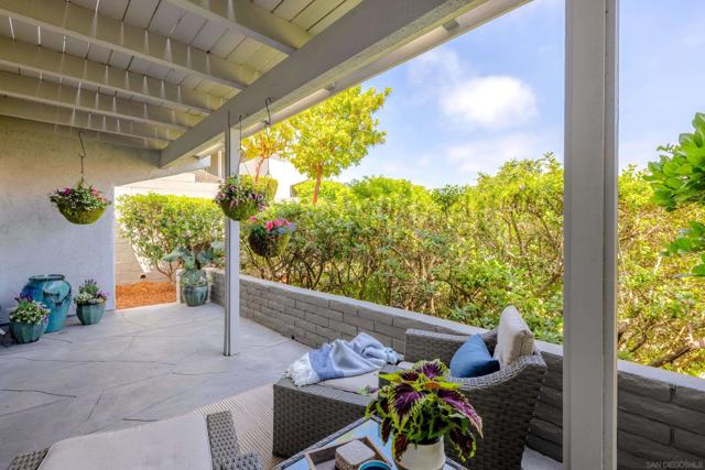 5719 Caminito Norte, La Jolla CA: https://media.crmls.org/mediaz/9f503891-9257-47b5-9d74-d3c46f311cb7.jpg