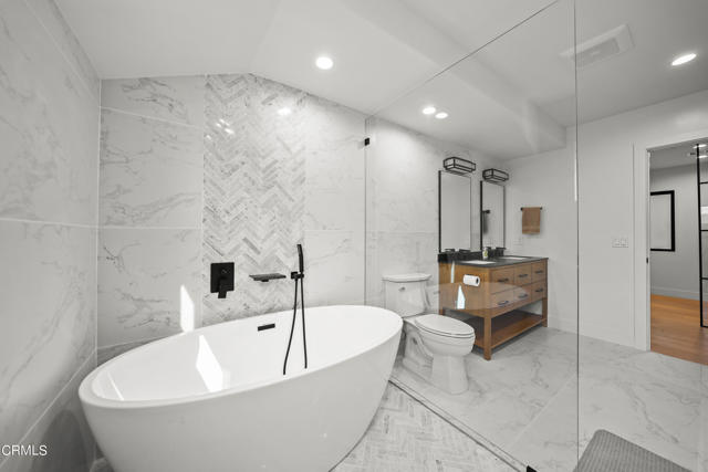 9518 Forbes Avenue, Northridge CA: https://media.crmls.org/mediaz/9f503972-14ad-447b-84ab-9bbeb82c14bf.jpg