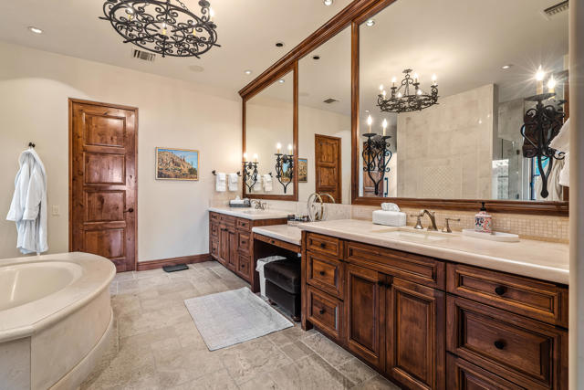31 Hillcrest Drive, Rancho Mirage CA: https://media.crmls.org/mediaz/9f509298-87a7-4116-994d-906b1c21e9f2.jpg