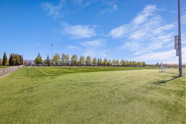 28514 Gulfport Circle, Hayward CA: https://media.crmls.org/mediaz/9f50ff57-450e-41ac-bf66-da2c49e3ade2.jpg