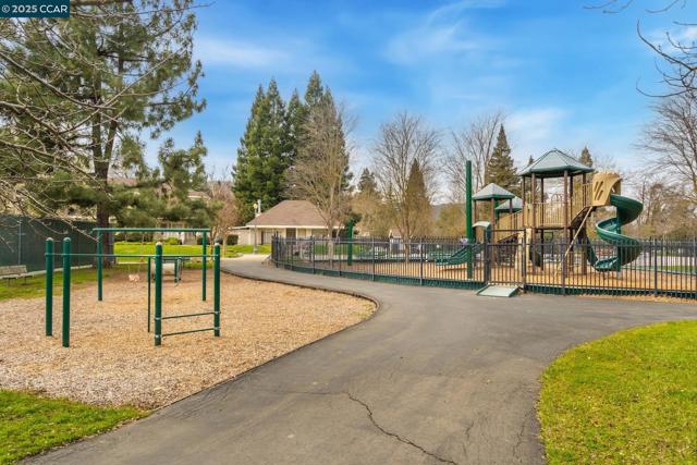 530 Mikado Place, Danville CA: https://media.crmls.org/mediaz/9f510428-cdd4-4517-b0a3-d073955b49e9.jpg
