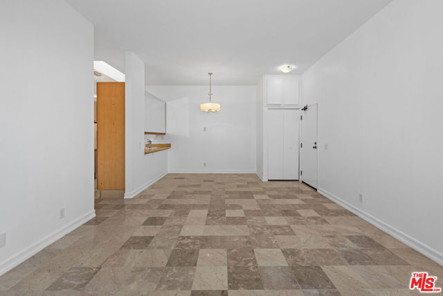 8324 Regents Road, San Diego CA: https://media.crmls.org/mediaz/9f516a5f-08ea-4954-8646-94ff493b2ebd.jpg