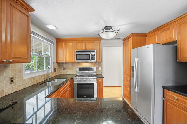 931 Rutgers Ave, Chula Vista CA: https://media.crmls.org/mediaz/9f52a9bd-c550-441b-b09e-4a7480016b10.jpg