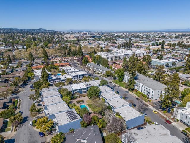 315 Carlos Avenue, Redwood City CA: https://media.crmls.org/mediaz/9f52fd22-f3fa-4370-bfce-93db666b25a1.jpg