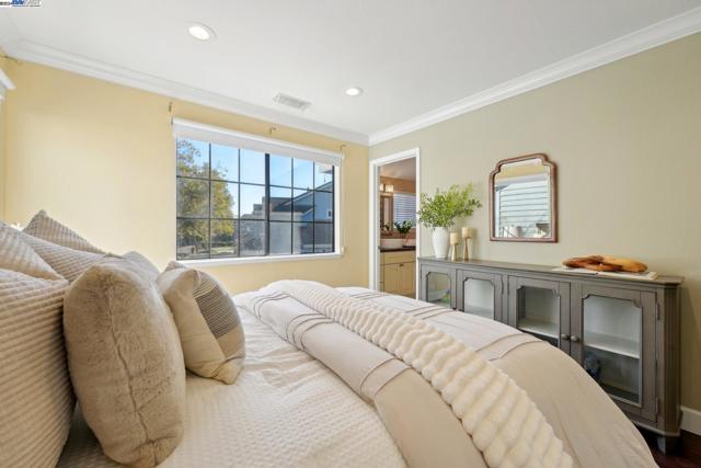 108 Kingswood Cir, Danville CA: https://media.crmls.org/mediaz/9f532f91-37fb-475e-9931-9c7e8a63b9d9.jpg
