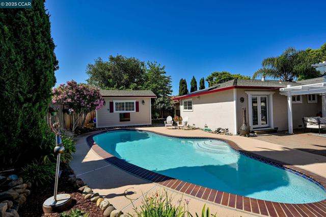 427 Dale Rd, Martinez CA: https://media.crmls.org/mediaz/9f53b002-ad8a-4bba-a81c-2f4fb07f13eb.jpg