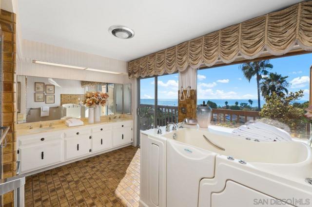 5504 Rutgers Road, La Jolla CA: https://media.crmls.org/mediaz/9f53f488-dd97-492b-9d9e-6f9a80a65a5b.jpg