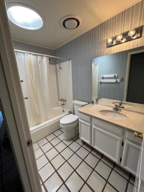 2066 Touraine Lane, Half Moon Bay CA: https://media.crmls.org/mediaz/9f547192-4672-4189-8022-1ac6b8cf2abe.jpg