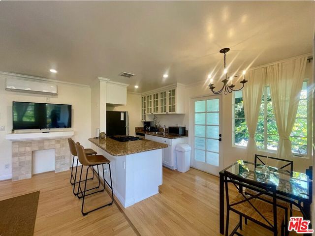1212 10th Street, Santa Monica CA: https://media.crmls.org/mediaz/9f549f81-a7fa-4473-ad1a-62e47d40149c.jpg