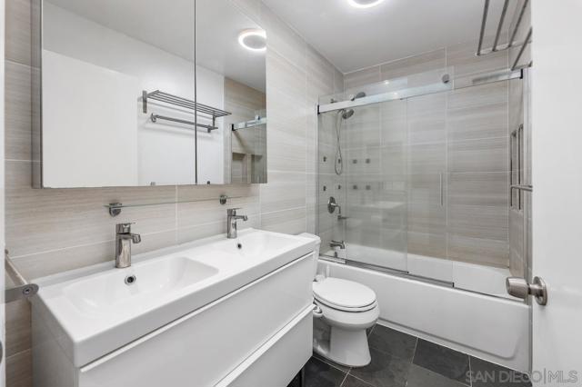 3205 Via Alicante, La Jolla CA: https://media.crmls.org/mediaz/9f54e634-4cc2-4501-8f20-96c4c0af387f.jpg