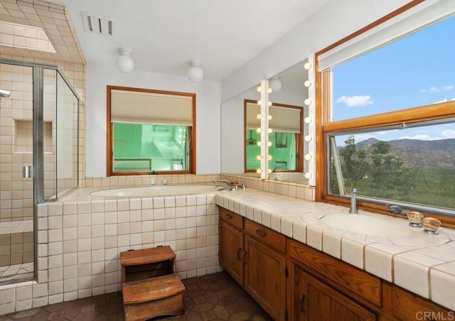 3264 Shearer Crossing, Fallbrook CA: https://media.crmls.org/mediaz/9f565d1c-1513-4038-9082-9d9479fea23b.jpg