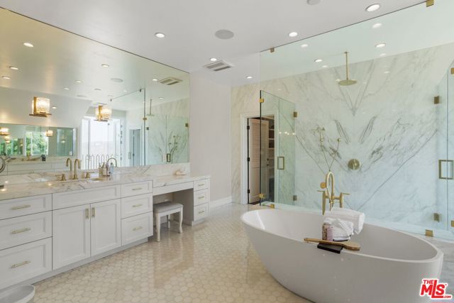 15515 Collina Strada, Los Angeles CA: https://media.crmls.org/mediaz/9f56e166-8555-4c59-b18d-abf3ab4b5f22.jpg
