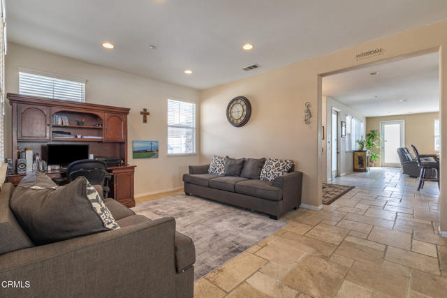 Detail Gallery Image 11 of 39 For 9570 Chamberlain St, Ventura,  CA 93004 - 4 Beds | 2/1 Baths