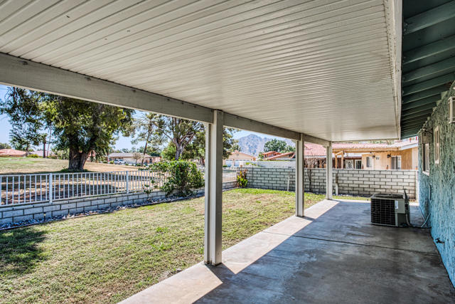 43726 Virginia Avenue, Palm Desert CA: https://media.crmls.org/mediaz/9f588416-7f0e-4e33-a41c-945fb2ea6d2d.jpg