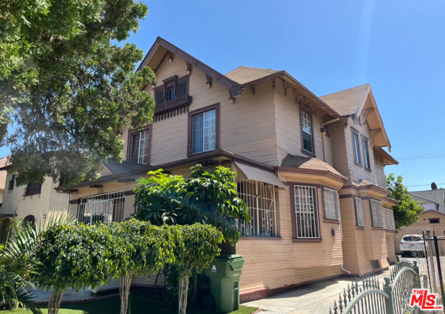 2738 Kenwood Avenue, Los Angeles, California 90007, 4 Bedrooms Bedrooms, ,1 BathroomBathrooms,Single Family Residence,For Sale,Kenwood,24407363