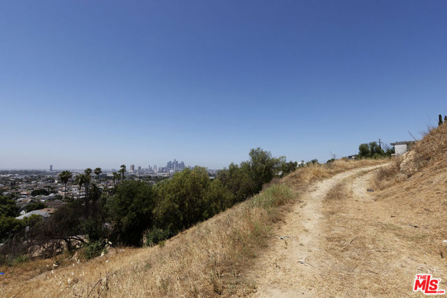 2741 Abrigo Avenue, Los Angeles CA: https://media.crmls.org/mediaz/9f59ac4f-3e53-44b4-a17e-f01379f20fde.jpg