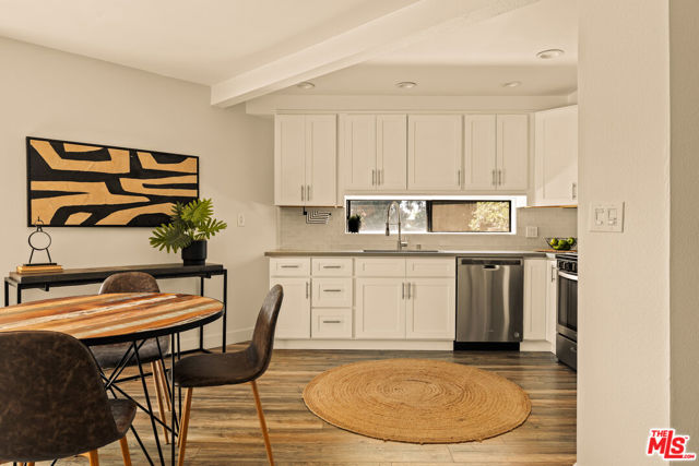 950 N Kings Road, West Hollywood CA: https://media.crmls.org/mediaz/9f59d9ed-d17b-4437-a29d-8a95c211278f.jpg