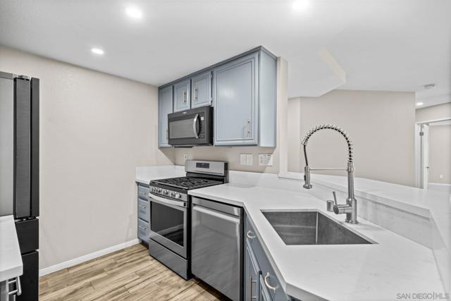 11325 Affinity Ct, San Diego CA: https://media.crmls.org/mediaz/9f5a76ed-6ac9-4be1-b875-f333549fbb8d.jpg