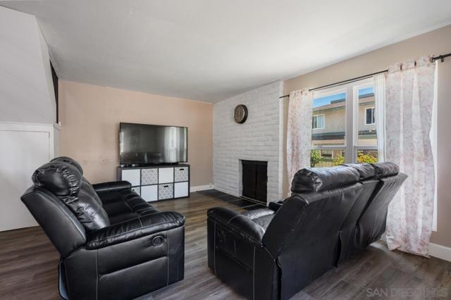 10155 Caminito Volar, San Diego CA: https://media.crmls.org/mediaz/9f5ab826-6dd0-42d7-8464-e1630bf6ca47.jpg
