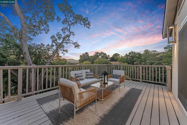 127 Caminar Way, Walnut Creek CA: https://media.crmls.org/mediaz/9f5af501-e207-4fe5-927c-cbae6a9a9355.jpg
