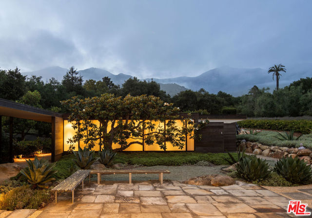 650 San Ysidro Road, Santa Barbara CA: https://media.crmls.org/mediaz/9f5b232b-969d-474a-a0a1-af874d75e224.jpg