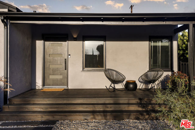 3744 Redwood Avenue, Los Angeles CA: https://media.crmls.org/mediaz/9f5b95d2-5fcb-41b3-b5ac-fb860ef4287d.jpg