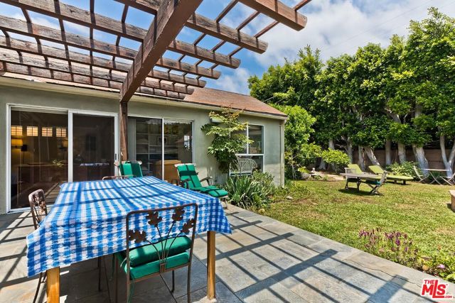 3238 Corinth Avenue, Los Angeles CA: https://media.crmls.org/mediaz/9f5bd599-f7de-4d13-a542-1e8b53cfc431.jpg