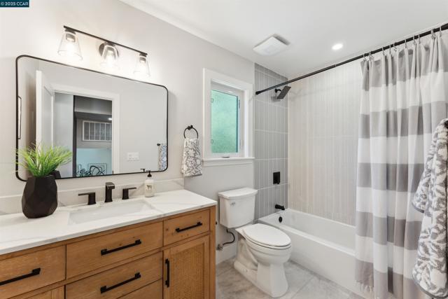 951 Yorkshire Ct, Lafayette CA: https://media.crmls.org/mediaz/9f5be9bb-b96a-477d-8e47-4eb616f5a898.jpg