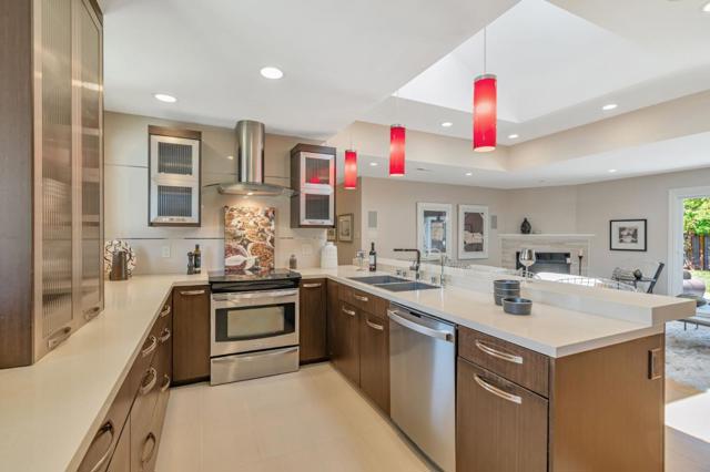 1728 Peartree Lane, Mountain View CA: https://media.crmls.org/mediaz/9f5c0499-f50f-492c-a0a9-f66080d41b0a.jpg