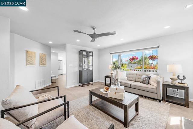 708 Pomona Ave, El Cerrito CA: https://media.crmls.org/mediaz/9f5c599e-c682-4188-974b-f56c15219fa8.jpg