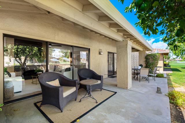 4 Maximo Way, Palm Desert CA: https://media.crmls.org/mediaz/9f5ca972-409a-4a99-b790-62a82462d4e4.jpg