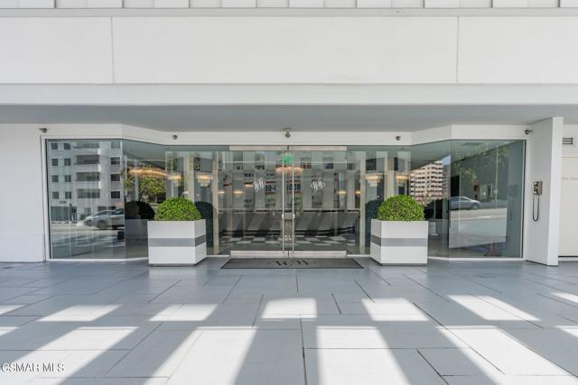 10660 Wilshire Boulevard, Los Angeles CA: https://media.crmls.org/mediaz/9f5cff69-cfba-43f7-b42a-1e68fff34c89.jpg