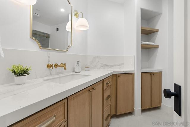 1099 1st St, Coronado CA: https://media.crmls.org/mediaz/9f5d2f22-14a9-482b-9133-005dee340df5.jpg