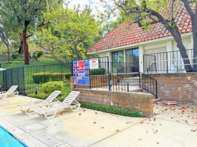 607 Valley Oak Lane, Newbury Park CA: https://media.crmls.org/mediaz/9f5d6bf0-738e-4a78-a80f-f5792034d056.jpg