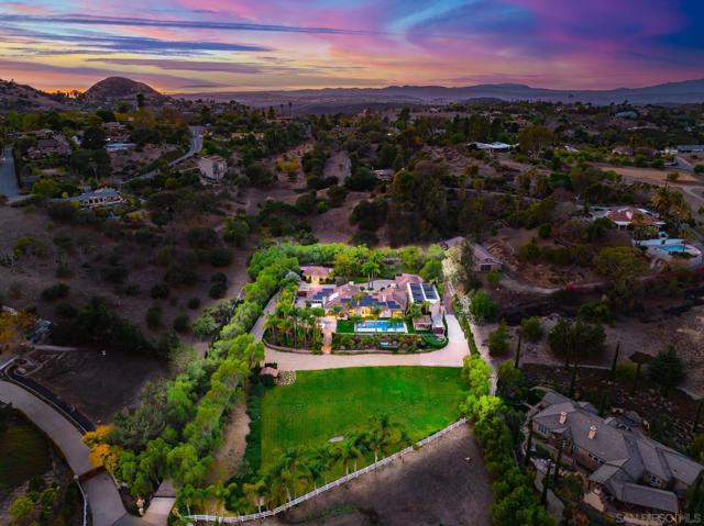 4703 Briana Ct, Fallbrook CA: https://media.crmls.org/mediaz/9f5d6fd8-692e-4cb5-a7cd-288e04c7eecf.jpg