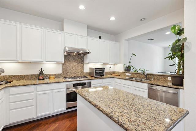 28514 Gulfport Circle, Hayward CA: https://media.crmls.org/mediaz/9f5db8d5-4e64-424e-a65e-4db316a54561.jpg