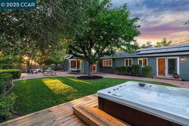 3159 Lucas Dr, Lafayette CA: https://media.crmls.org/mediaz/9f5dc7c1-c6a8-440d-bcab-39316a3c72d1.jpg