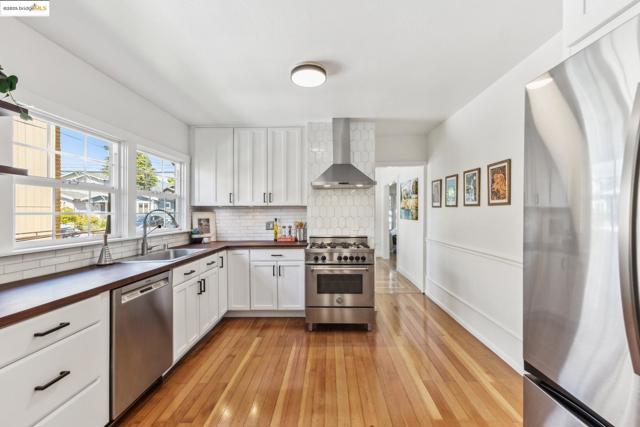 1350 Curtis St, Berkeley CA: https://media.crmls.org/mediaz/9f5dde8d-eeef-463d-8dac-6ba8d1eb609d.jpg