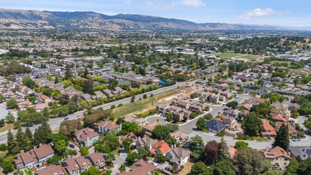 17992 Hillwood Lane, Morgan Hill CA: https://media.crmls.org/mediaz/9f5e265f-b49e-4e88-b6e4-a3bea22aa0da.jpg