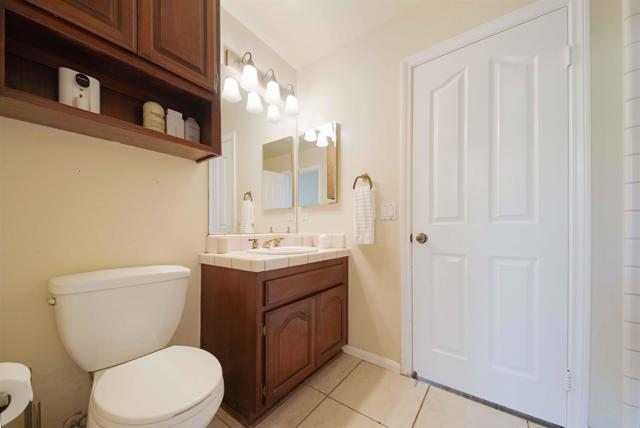 2173 Twisted Oak Ln Lane, Alpine CA: https://media.crmls.org/mediaz/9f5e99cd-ebbe-4cd1-9550-f5b5d0580122.jpg