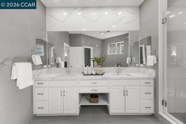 Image 28 of 52 For 172 Sugarloaf Ct