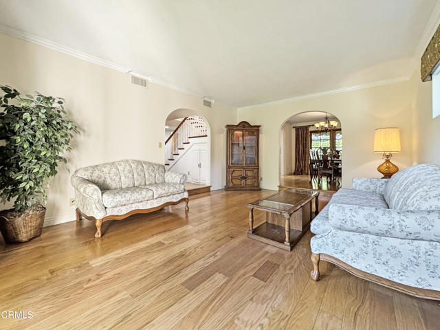 2307 Dorothy Street, La Crescenta CA: https://media.crmls.org/mediaz/9f60157f-c698-44b6-b5ac-48ffe578e0d9.jpg