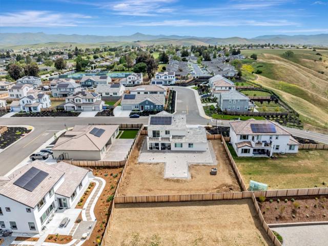 172 Vienna Way, Hollister CA: https://media.crmls.org/mediaz/9f603fe1-ba7d-4486-a7a7-5d4049c3c2ae.jpg
