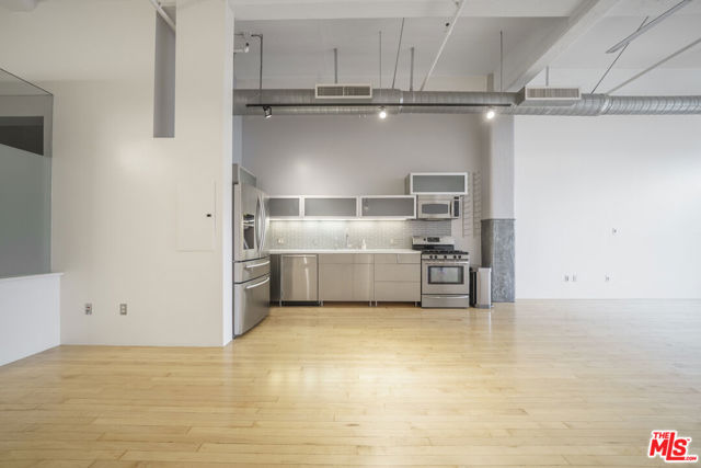 1850 Industrial Street, Los Angeles CA: https://media.crmls.org/mediaz/9f60e0ef-47a4-421b-ab59-dfb3318acd98.jpg